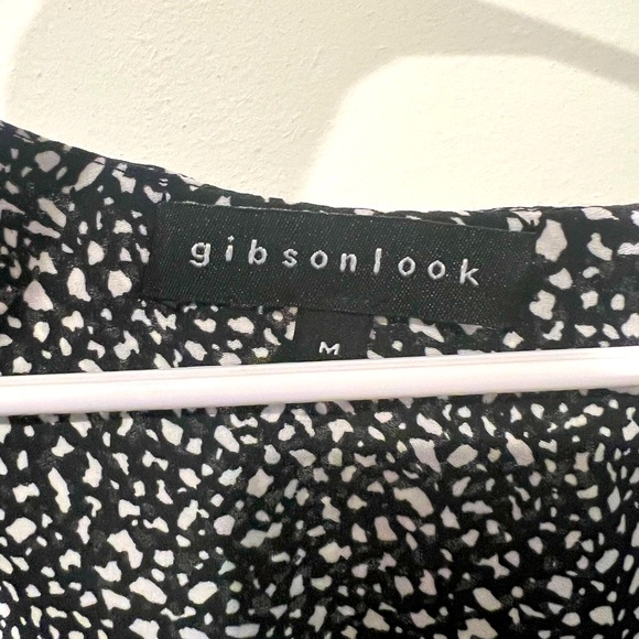 Gibson Look, medium, black/white, hi-lo blouse with animal print & smocked cuff - Picture 4 of 5